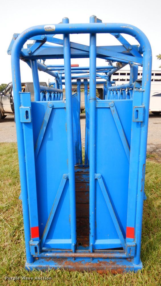 image for item GQ9760 2016 Priefert PRD-01102089 livestock chute