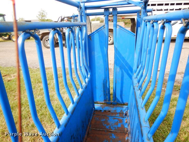 image for item GQ9760 2016 Priefert PRD-01102089 livestock chute