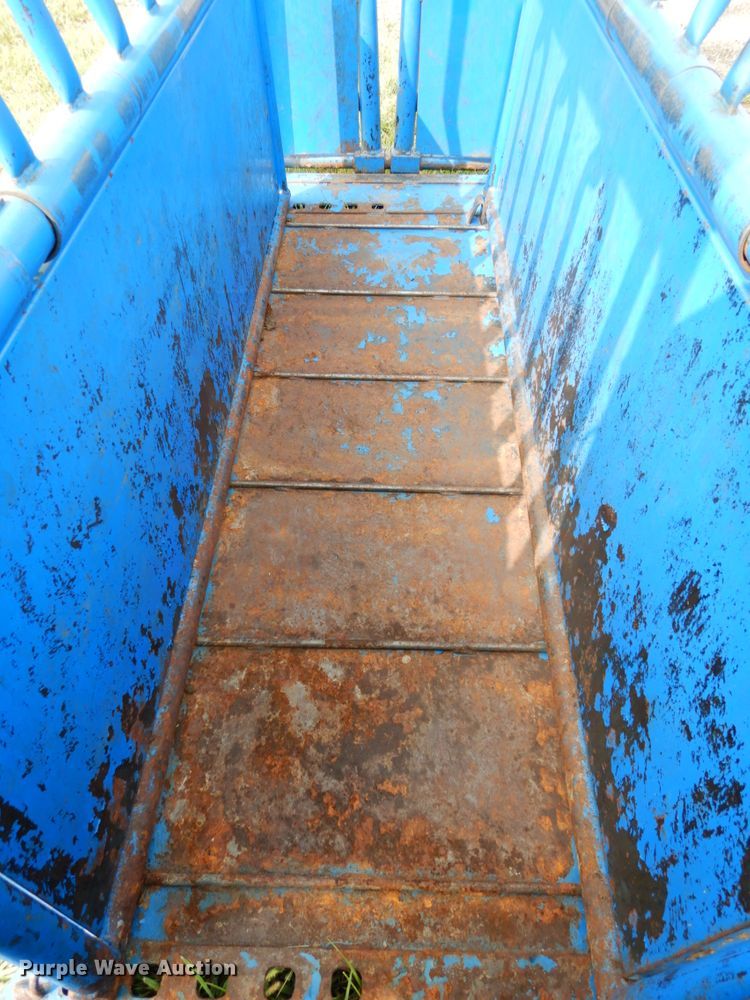 image for item GQ9760 2016 Priefert PRD-01102089 livestock chute