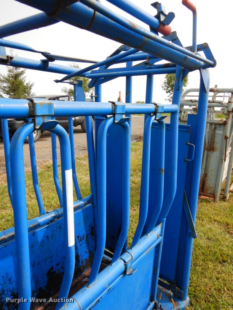 image for item GQ9760 2016 Priefert PRD-01102089 livestock chute