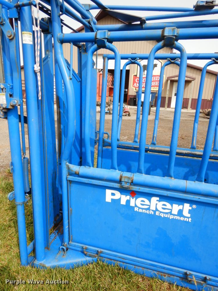 image for item GQ9760 2016 Priefert PRD-01102089 livestock chute
