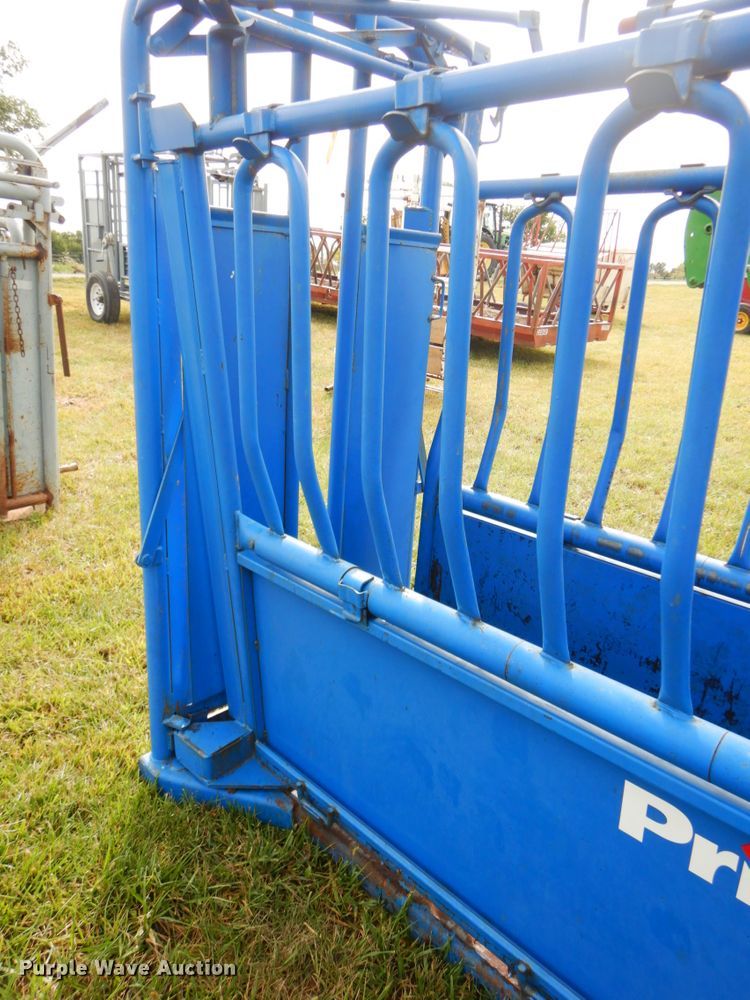 image for item GQ9760 2016 Priefert PRD-01102089 livestock chute