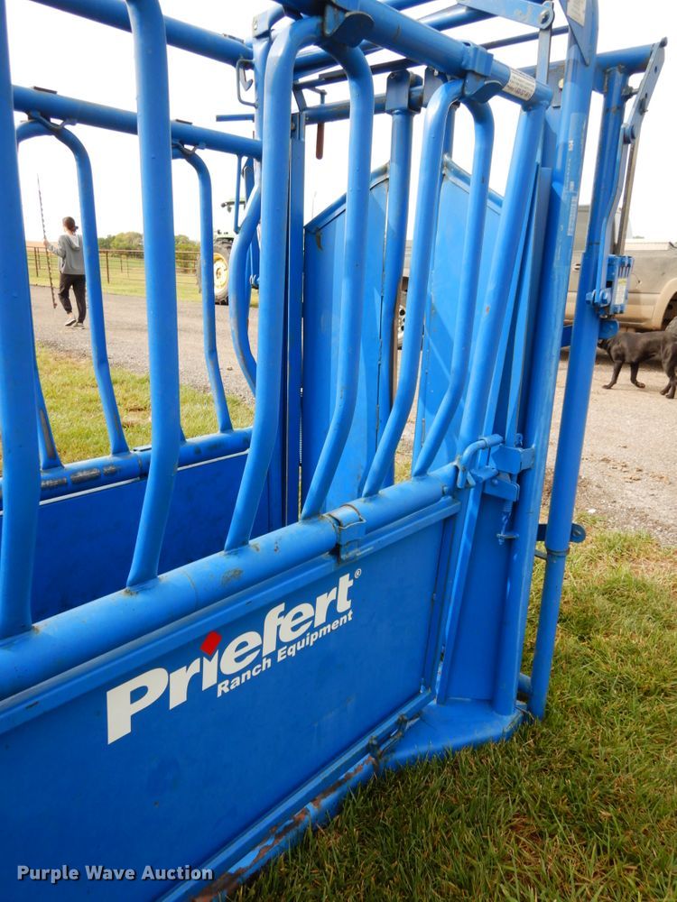 image for item GQ9760 2016 Priefert PRD-01102089 livestock chute
