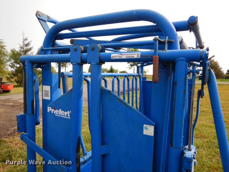image for item GQ9760 2016 Priefert PRD-01102089 livestock chute