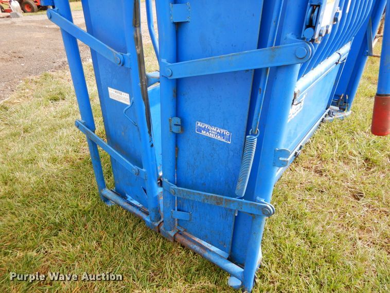 image for item GQ9760 2016 Priefert PRD-01102089 livestock chute