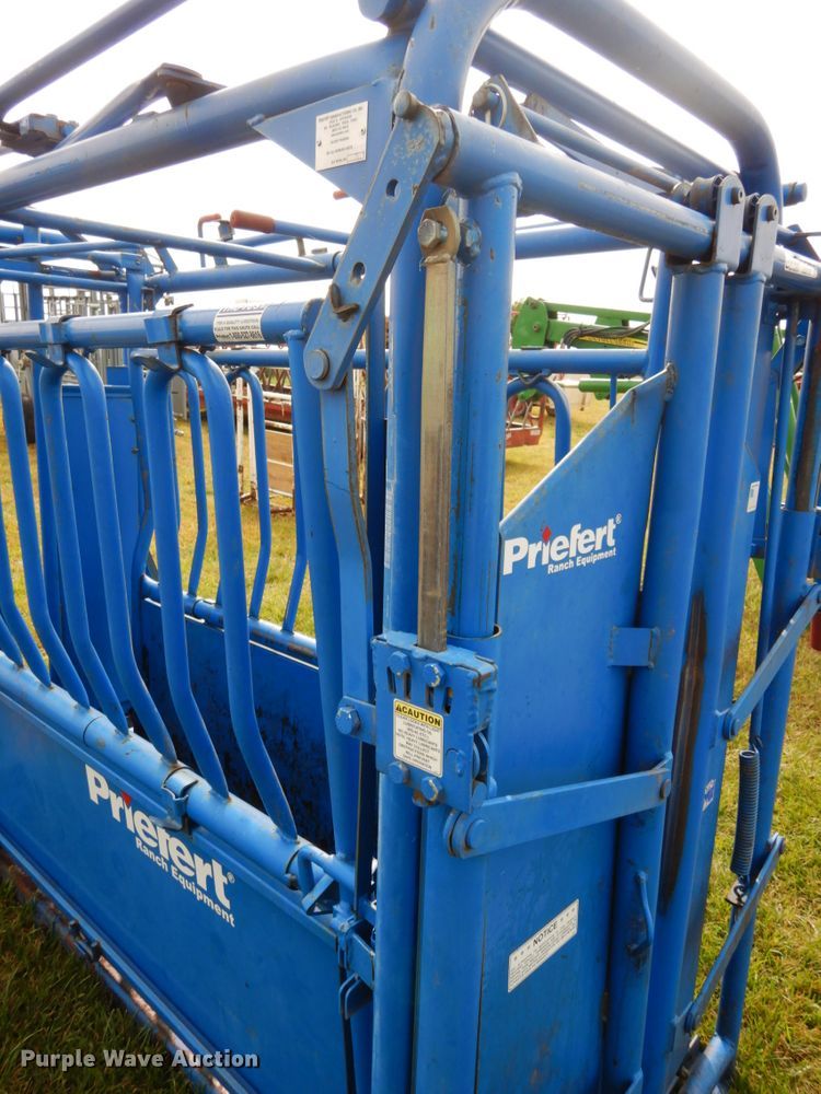image for item GQ9760 2016 Priefert PRD-01102089 livestock chute