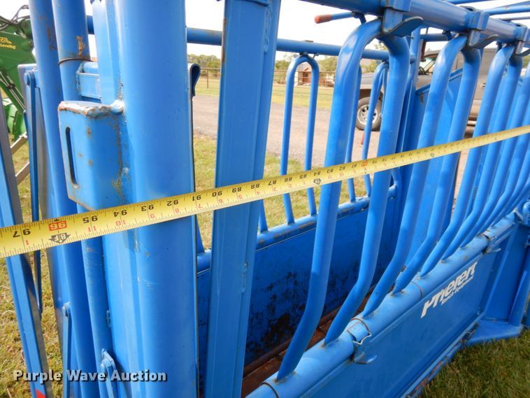 image for item GQ9760 2016 Priefert PRD-01102089 livestock chute