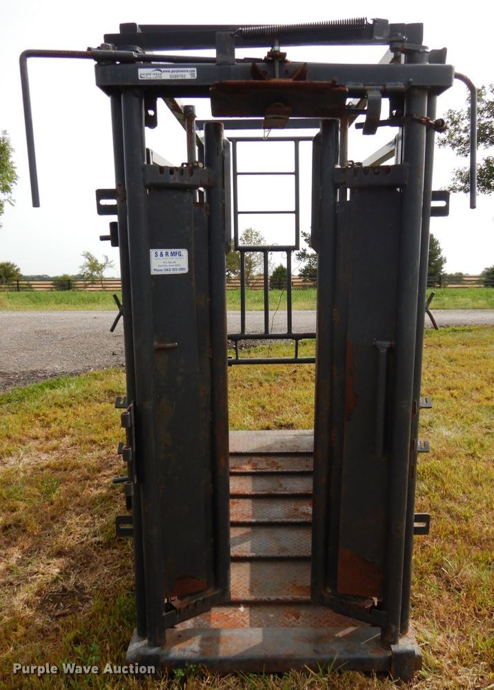 image for item GQ9762 S&R Custom livestock chute