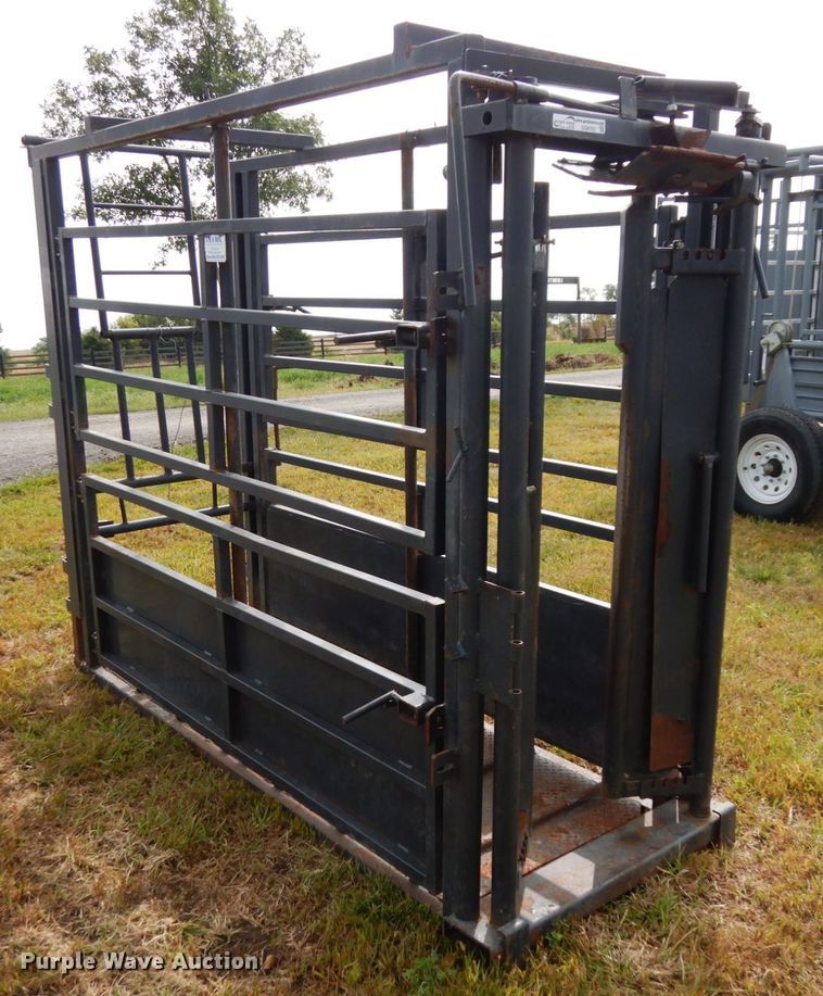 image for item GQ9762 S&R Custom livestock chute