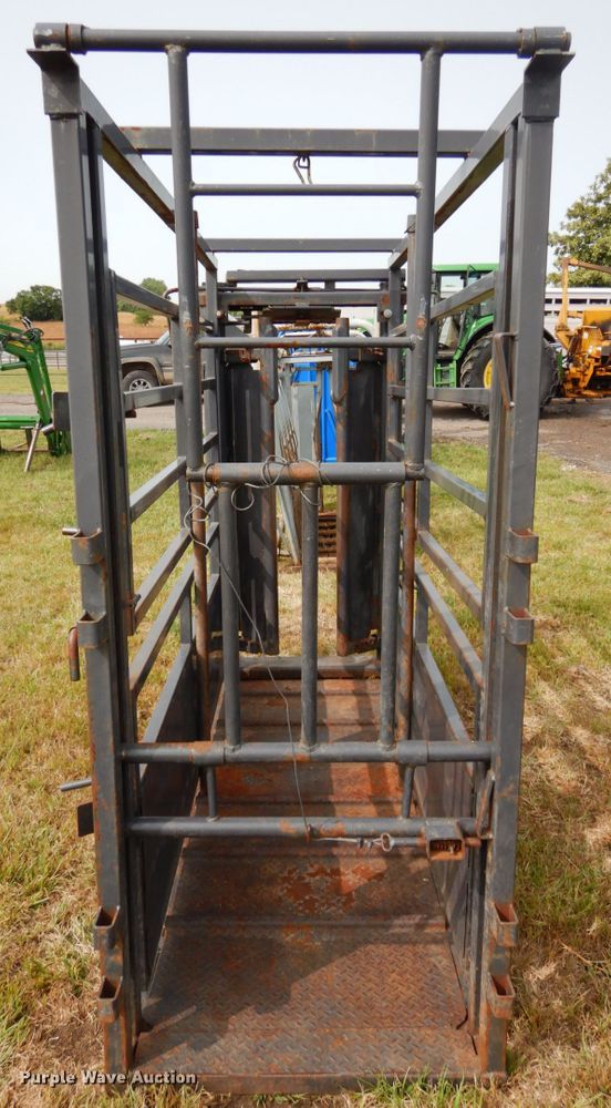 image for item GQ9762 S&R Custom livestock chute