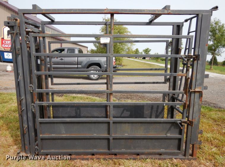image for item GQ9762 S&R Custom livestock chute