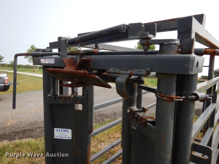 image for item GQ9762 S&R Custom livestock chute
