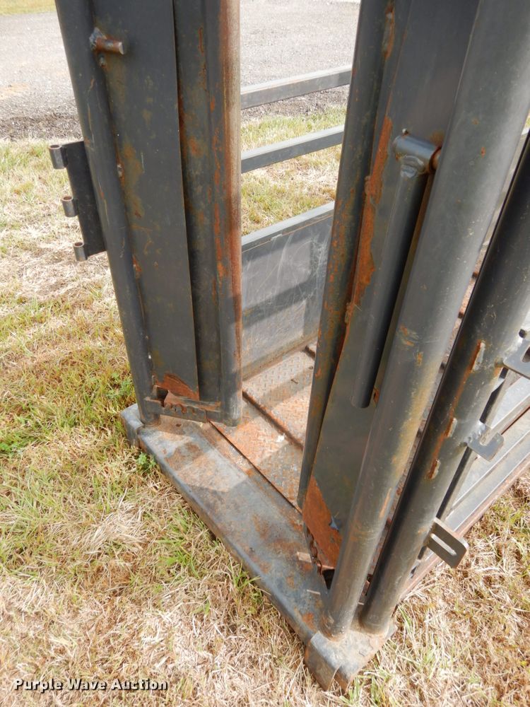 image for item GQ9762 S&R Custom livestock chute