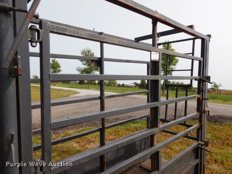 image for item GQ9762 S&R Custom livestock chute