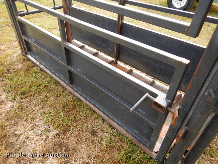 image for item GQ9762 S&R Custom livestock chute