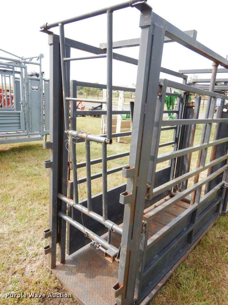 image for item GQ9762 S&R Custom livestock chute