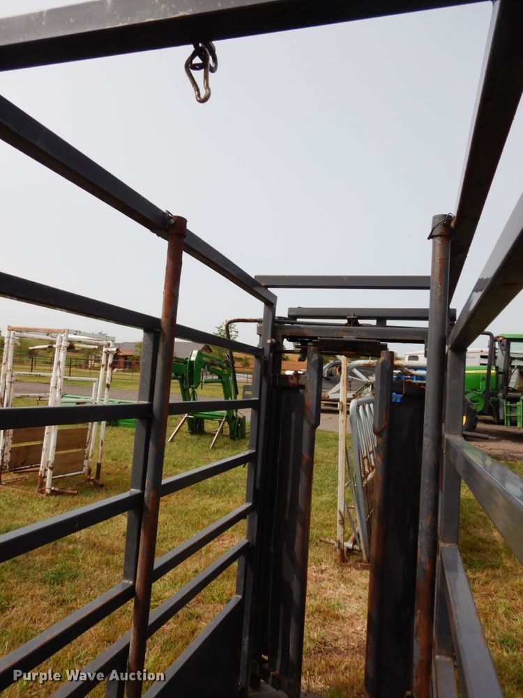 image for item GQ9762 S&R Custom livestock chute