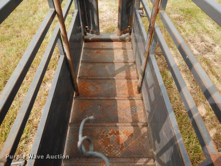 image for item GQ9762 S&R Custom livestock chute