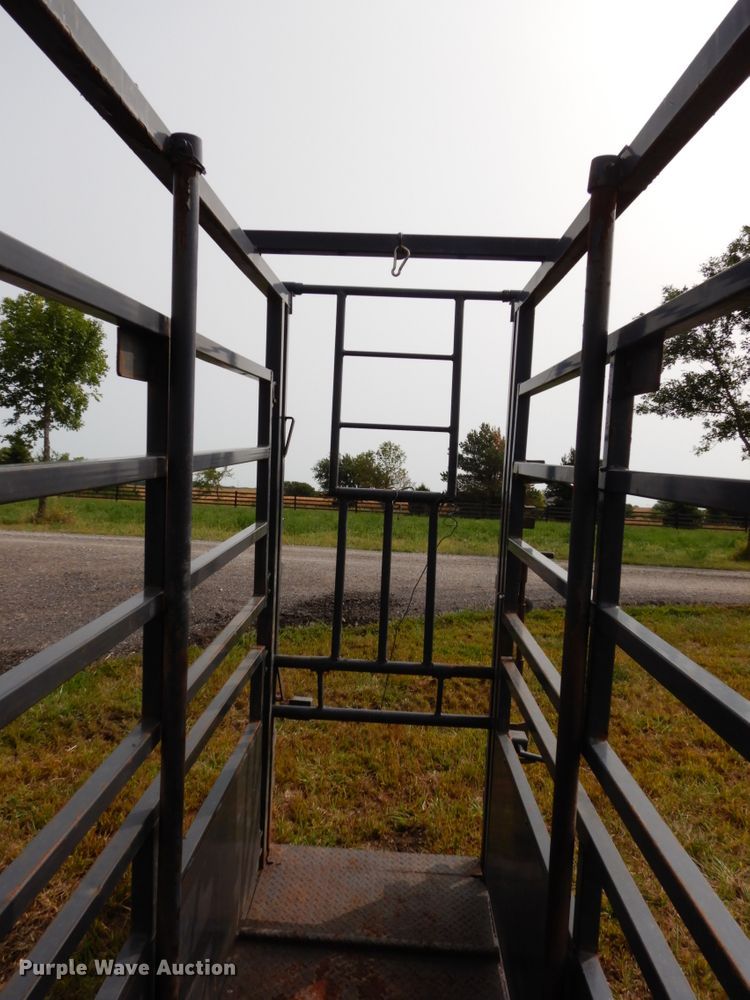 image for item GQ9762 S&R Custom livestock chute