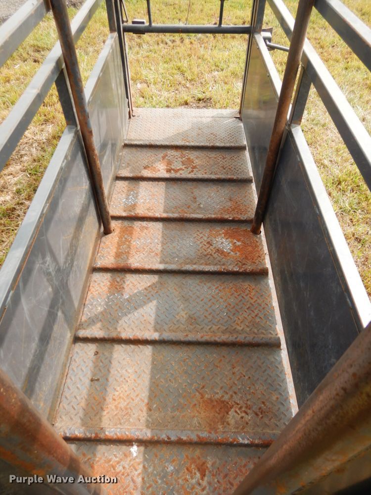image for item GQ9762 S&R Custom livestock chute