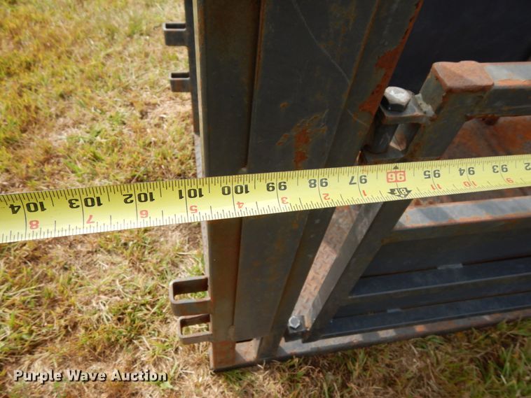 image for item GQ9762 S&R Custom livestock chute