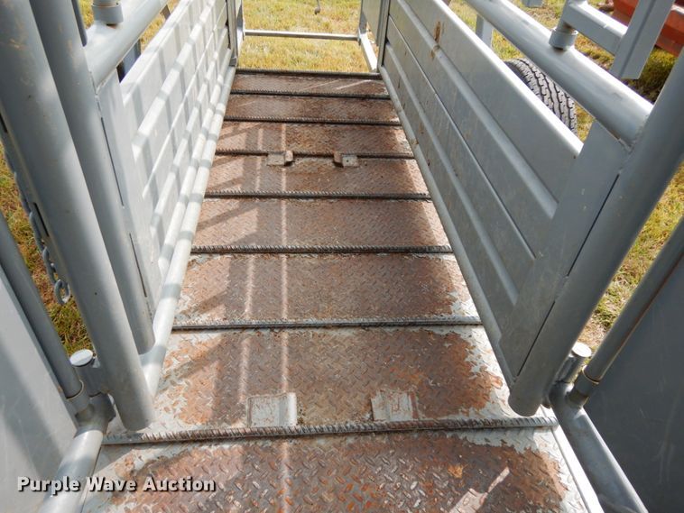 image for item GQ9763 Pearson G9 squeeze chute