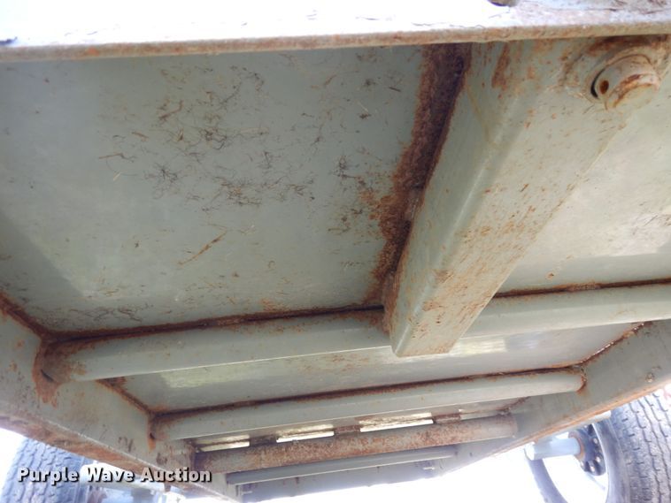 image for item GQ9763 Pearson G9 squeeze chute