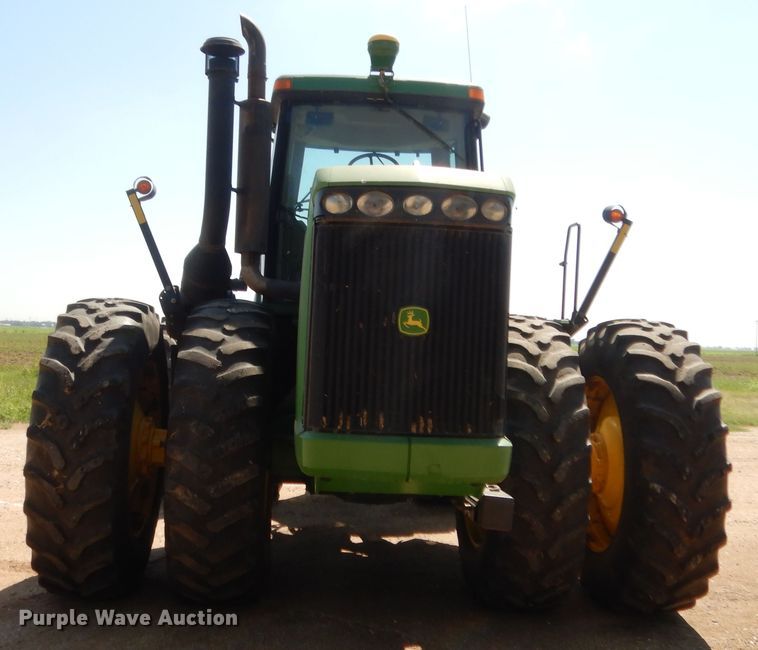 image for item HB9365 2003 John Deere 9220  4WD tractor