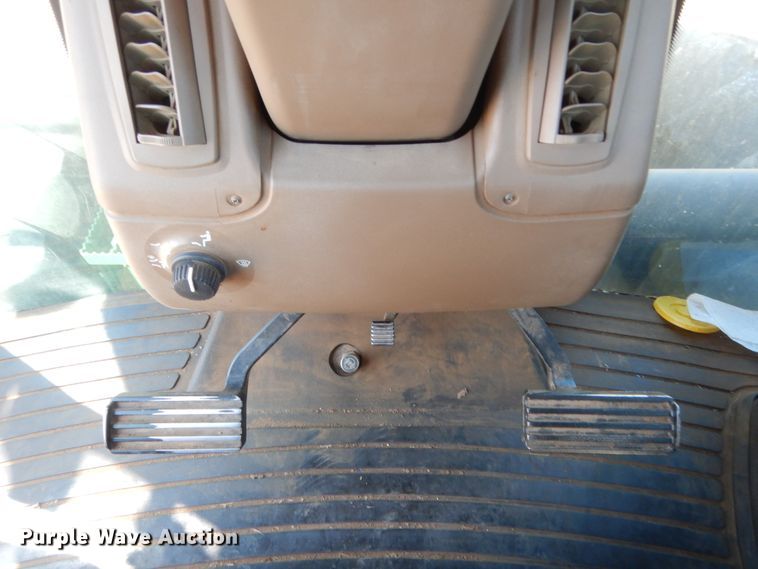 image for item HB9365 2003 John Deere 9220  4WD tractor