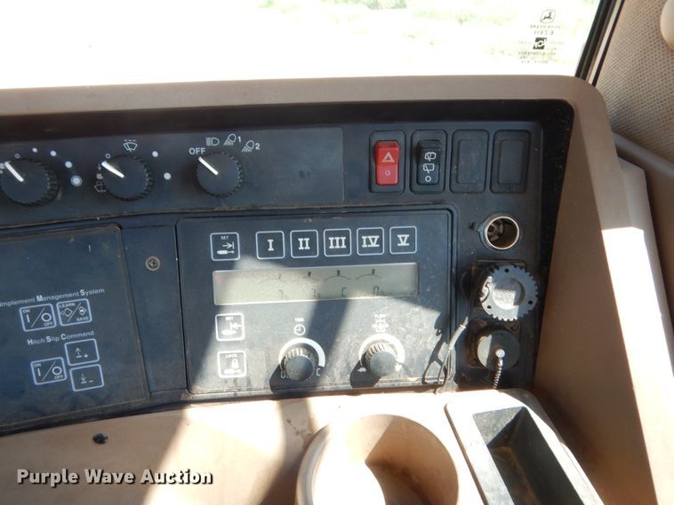 image for item HB9365 2003 John Deere 9220  4WD tractor