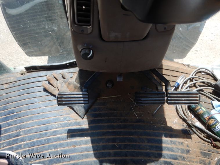 image for item HB9366 1997 John Deere 8100  MFWD tractor