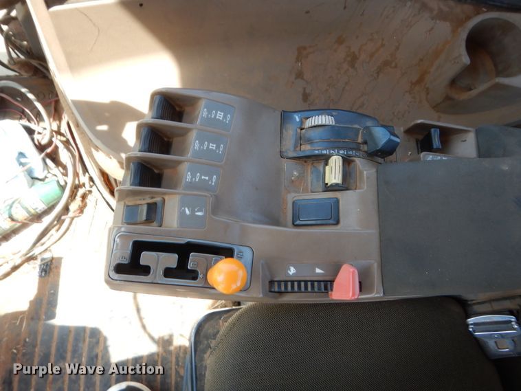 image for item HB9366 1997 John Deere 8100  MFWD tractor