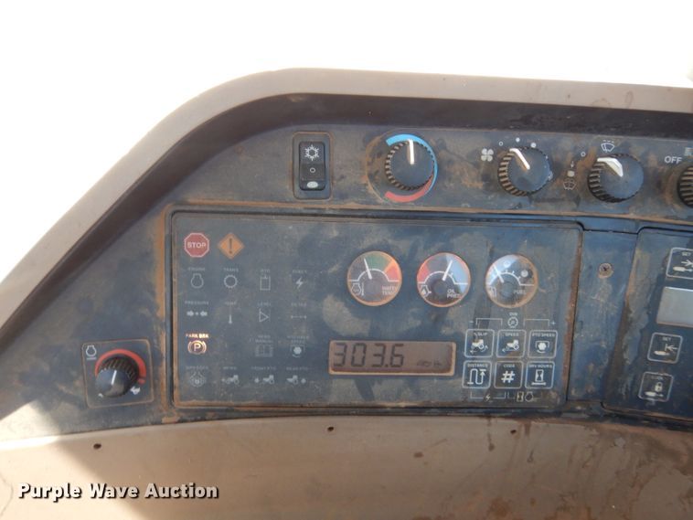 image for item HB9366 1997 John Deere 8100  MFWD tractor