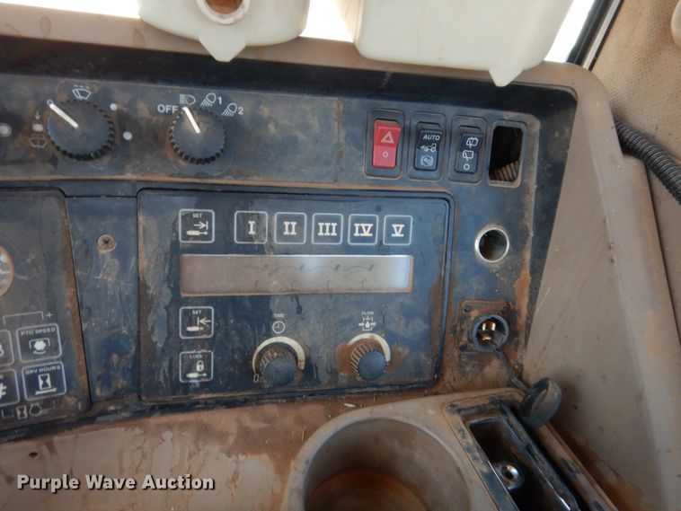 image for item HB9366 1997 John Deere 8100  MFWD tractor