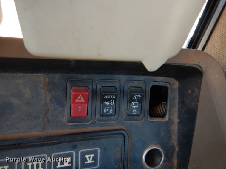 image for item HB9366 1997 John Deere 8100  MFWD tractor