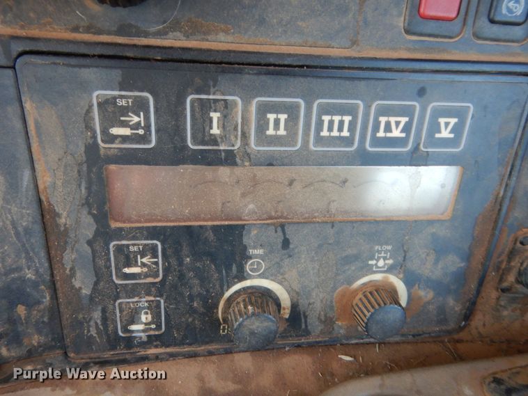 image for item HB9366 1997 John Deere 8100  MFWD tractor