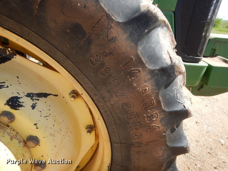 image for item HB9366 1997 John Deere 8100  MFWD tractor