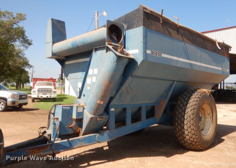 image for item HB9367 Kinze 640 grain cart