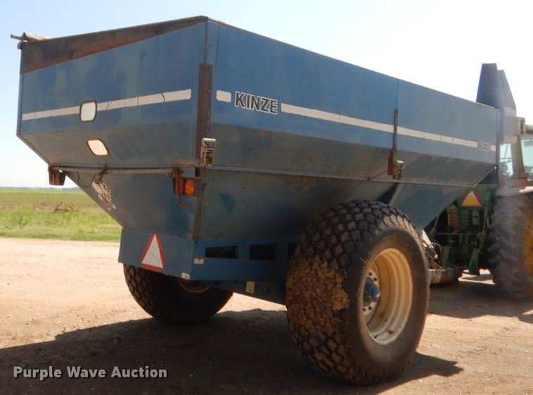 image for item HB9367 Kinze 640 grain cart