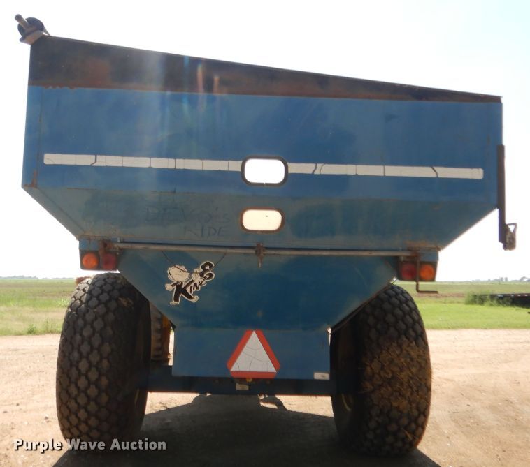 image for item HB9367 Kinze 640 grain cart