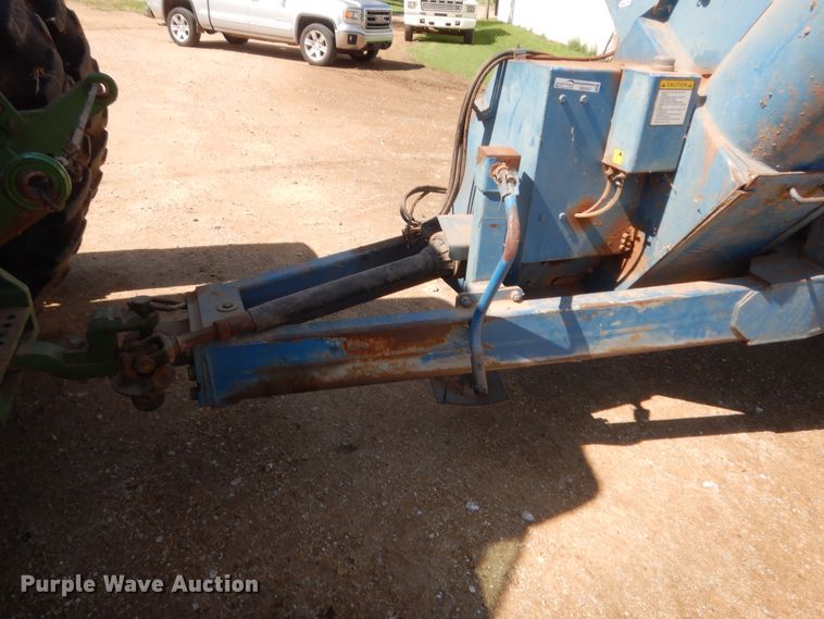 image for item HB9367 Kinze 640 grain cart