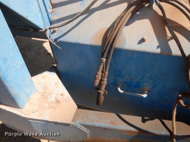 image for item HB9367 Kinze 640 grain cart