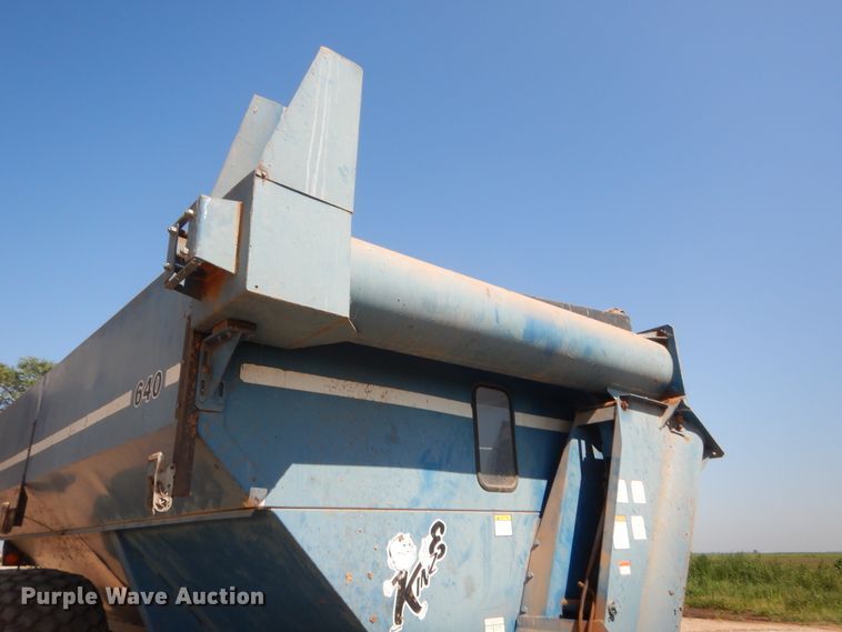 image for item HB9367 Kinze 640 grain cart