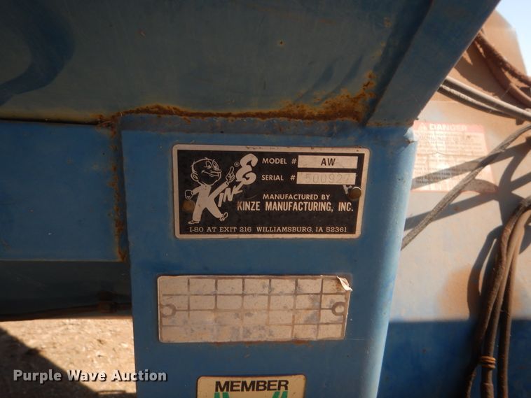 image for item HB9367 Kinze 640 grain cart