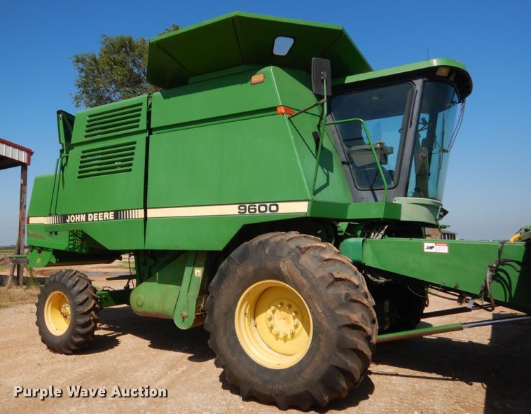 image for item HB9368 1993 John Deere 9600 combine