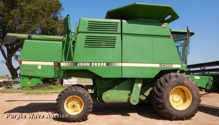 image for item HB9368 1993 John Deere 9600 combine