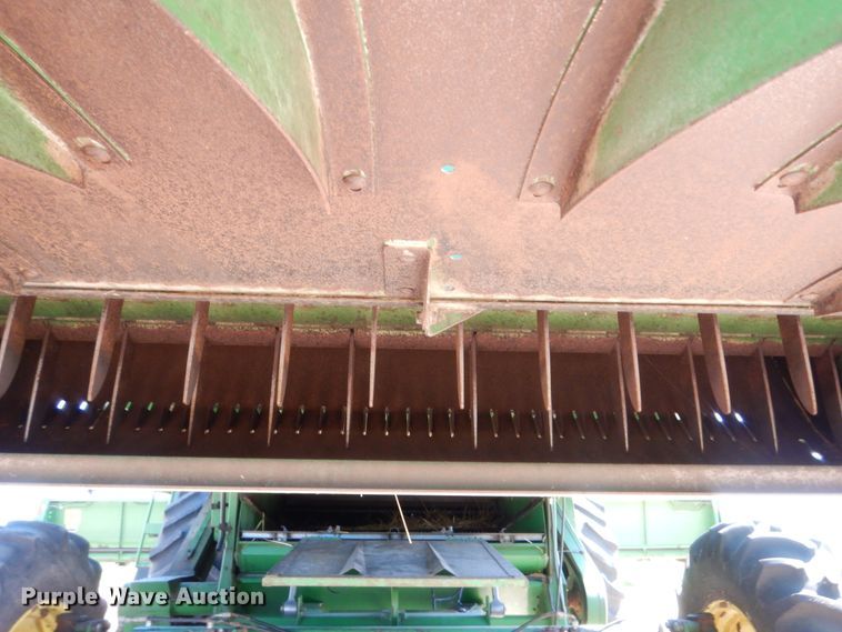 image for item HB9368 1993 John Deere 9600 combine