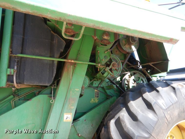 image for item HB9368 1993 John Deere 9600 combine