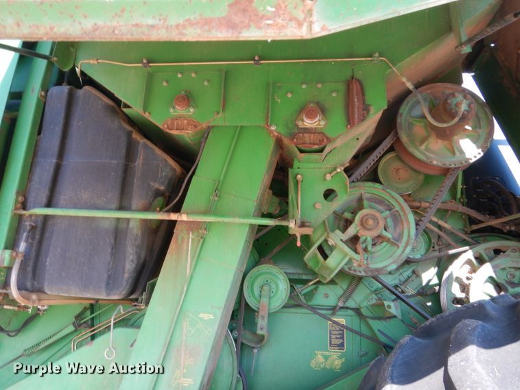 image for item HB9368 1993 John Deere 9600 combine