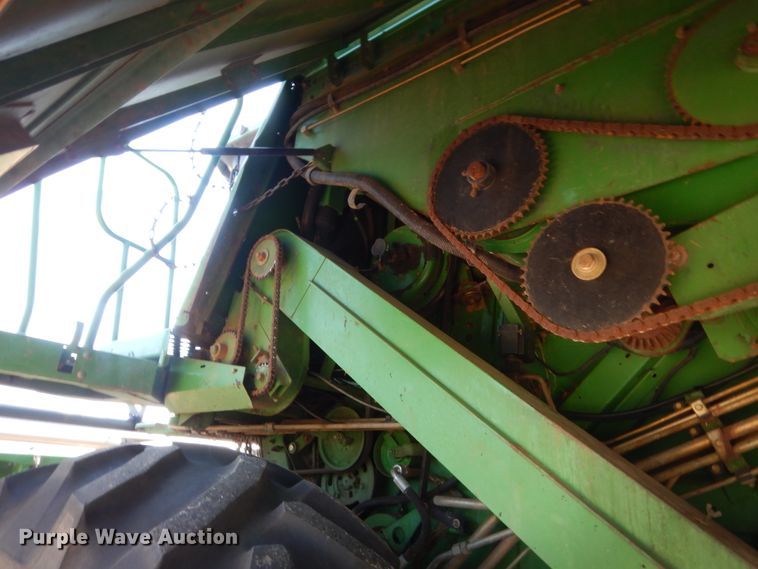 image for item HB9368 1993 John Deere 9600 combine